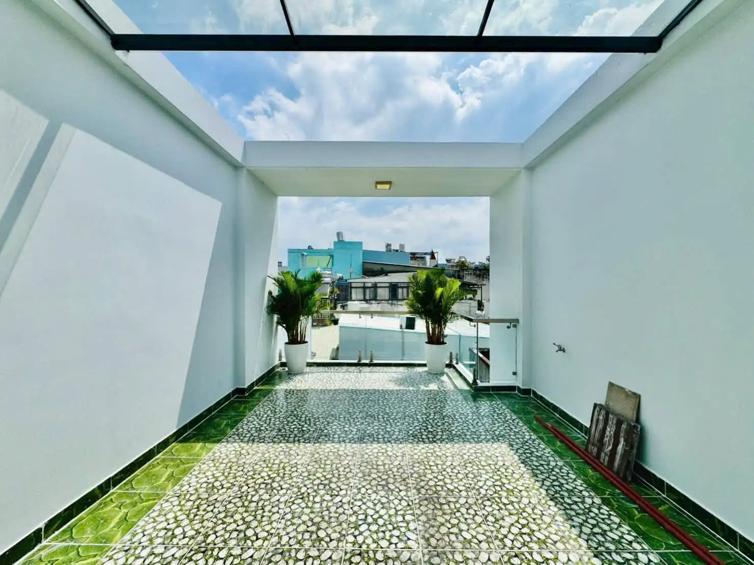 Alternative view of Gần chợ trường học đúc 2 lầu DT khủng giá sóc