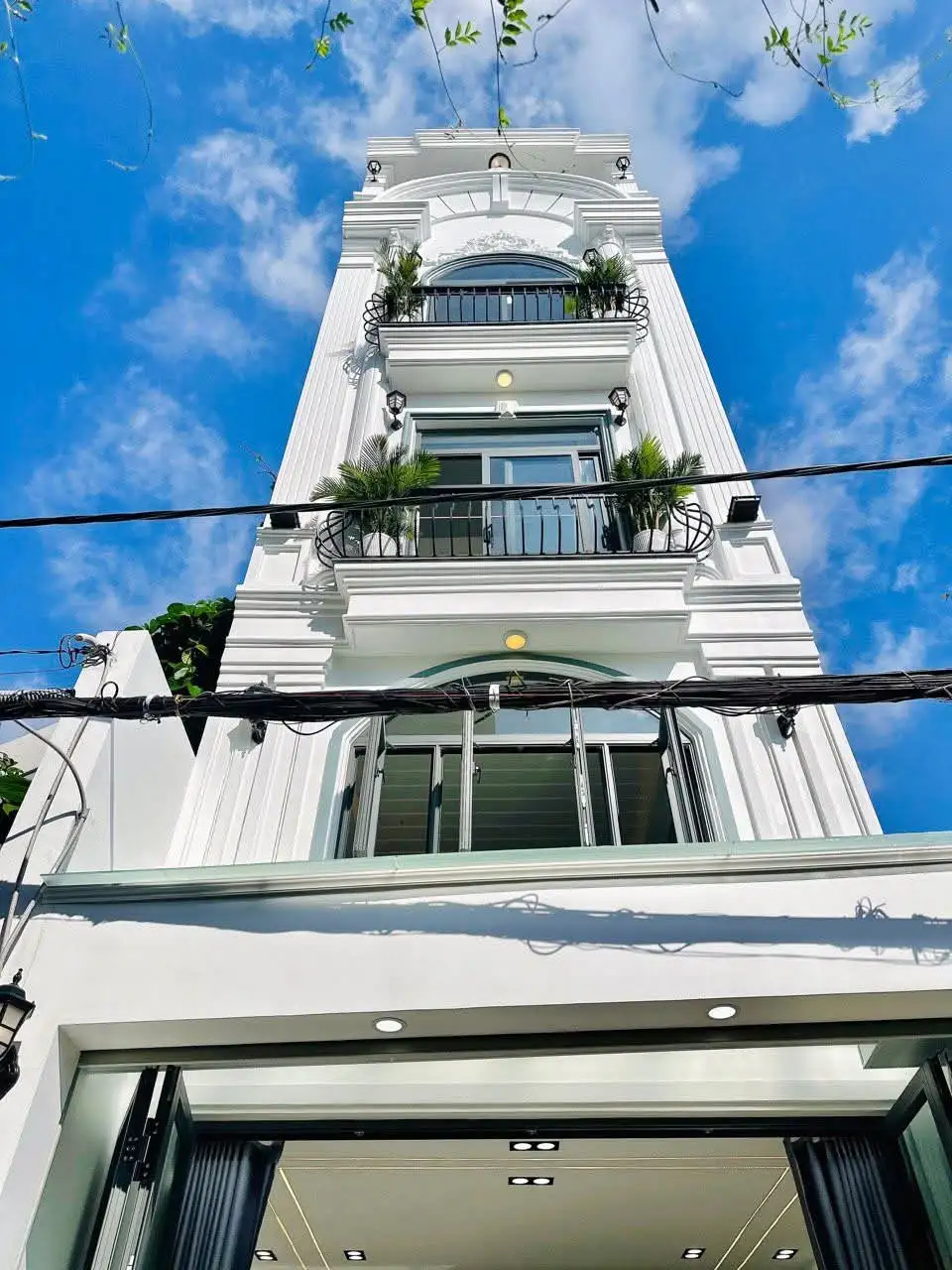 Alternative view of Sát mặt tiền hẻm xe hơi trệt lửng 2 lầu