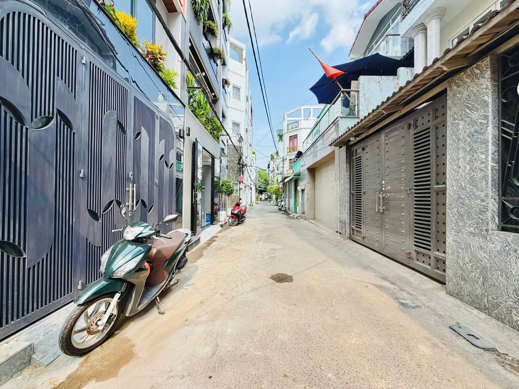 Alternative view of Nhà đẹp xây mới hẻm xơi gần chợ Phạm Văn Bạch