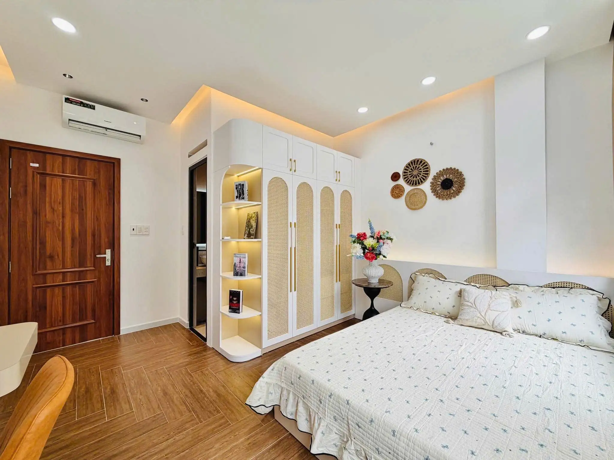 Nhà 2 mặt hẻm thông thoáng Full nội thất - Ảnh 4