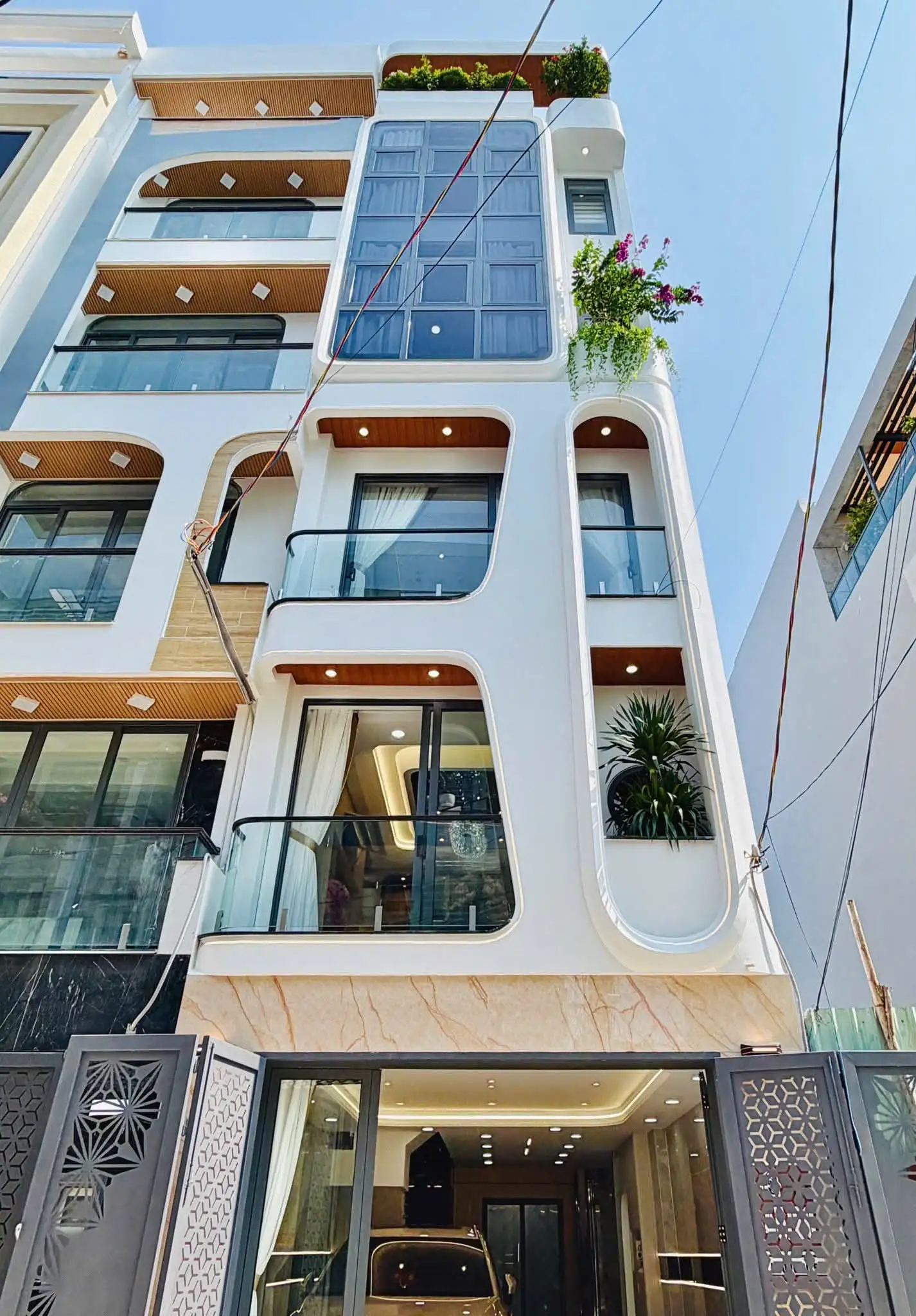 LUXURY MANG TÊN EM 5,5 TẦNG THANG MÁY KHU DREAM HOME 13,X